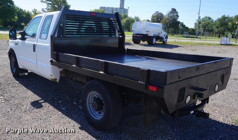 image for item DD6636 2001 Ford F250 Super Duty SuperCab flatbed pickup truck