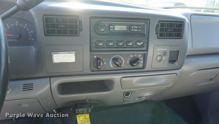 image for item DD6636 2001 Ford F250 Super Duty SuperCab flatbed pickup truck