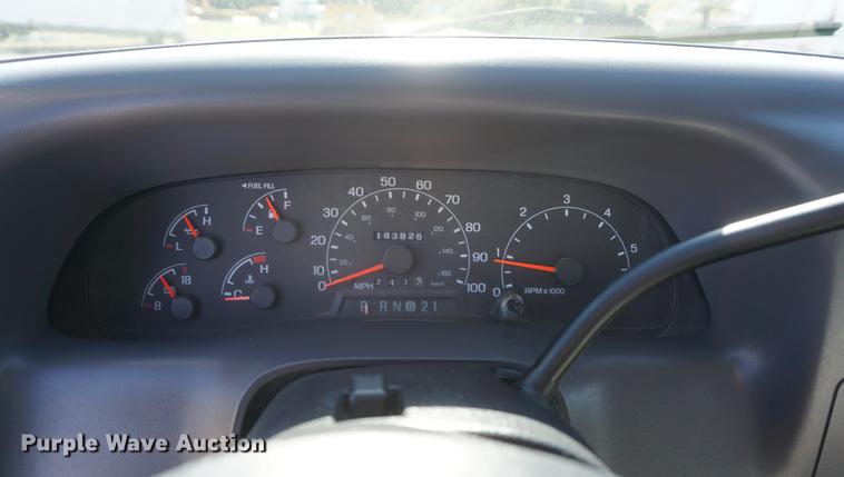 image for item DD6636 2001 Ford F250 Super Duty SuperCab flatbed pickup truck