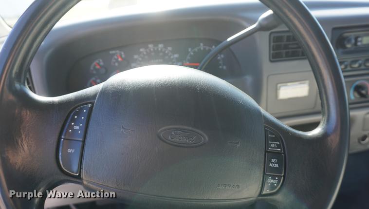 image for item DD6636 2001 Ford F250 Super Duty SuperCab flatbed pickup truck