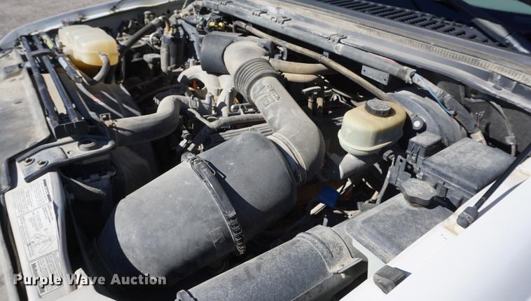 image for item DD6636 2001 Ford F250 Super Duty SuperCab flatbed pickup truck