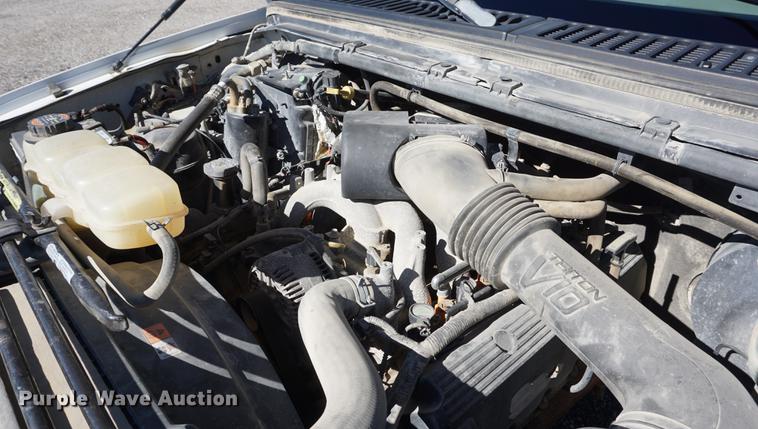 image for item DD6636 2001 Ford F250 Super Duty SuperCab flatbed pickup truck