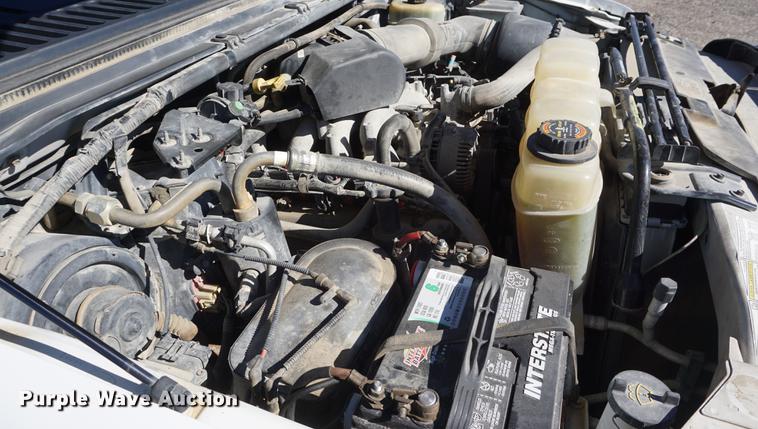 image for item DD6636 2001 Ford F250 Super Duty SuperCab flatbed pickup truck