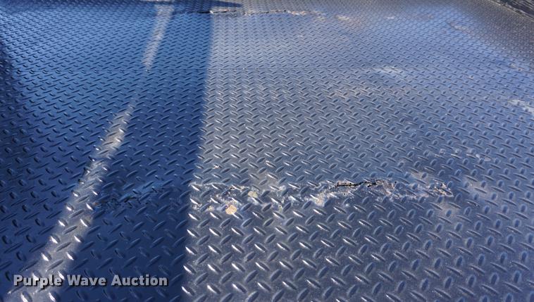 image for item DD6636 2001 Ford F250 Super Duty SuperCab flatbed pickup truck