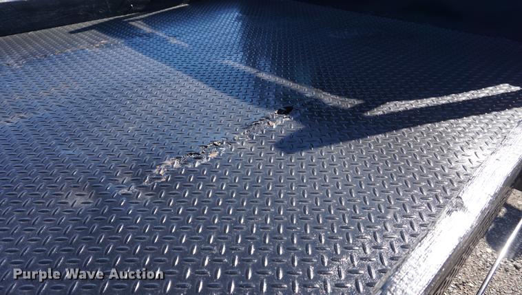 image for item DD6636 2001 Ford F250 Super Duty SuperCab flatbed pickup truck