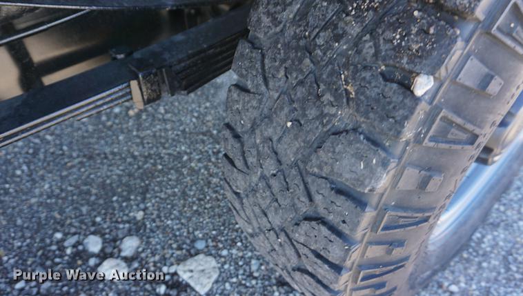 image for item DD6636 2001 Ford F250 Super Duty SuperCab flatbed pickup truck