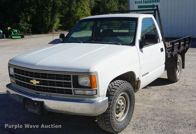 image for item DD6638 1993 Chevrolet 2500 flatbed pickup truck