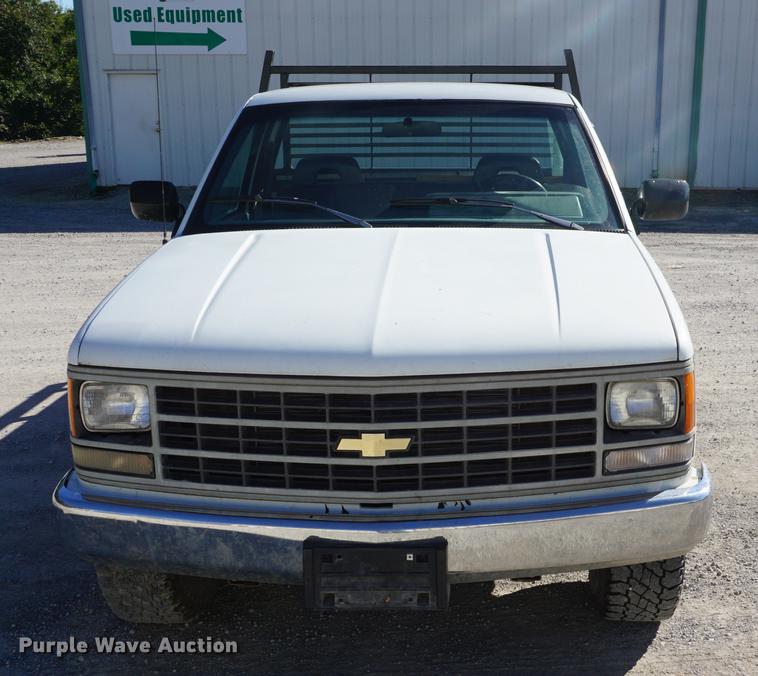 image for item DD6638 1993 Chevrolet 2500 flatbed pickup truck