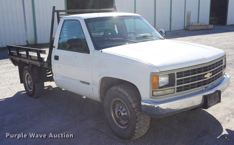 image for item DD6638 1993 Chevrolet 2500 flatbed pickup truck
