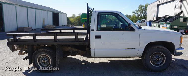 image for item DD6638 1993 Chevrolet 2500 flatbed pickup truck