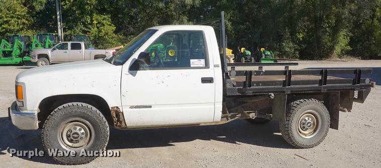 image for item DD6638 1993 Chevrolet 2500 flatbed pickup truck