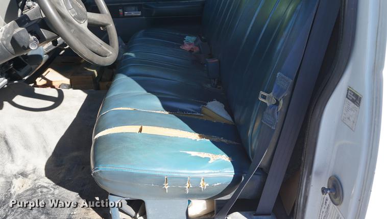 image for item DD6638 1993 Chevrolet 2500 flatbed pickup truck