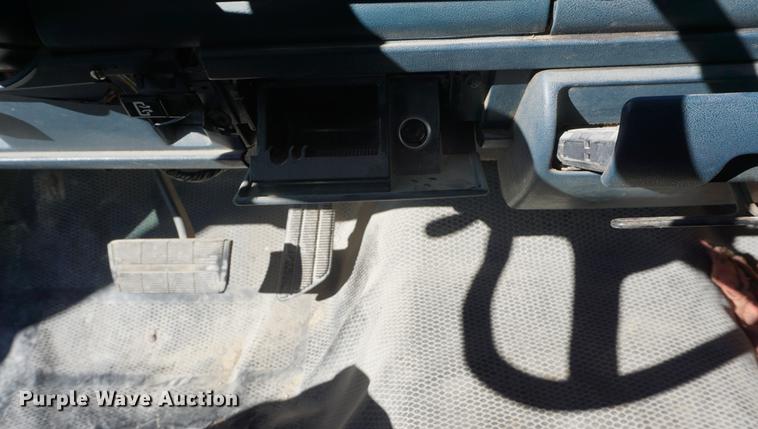 image for item DD6638 1993 Chevrolet 2500 flatbed pickup truck