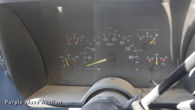 image for item DD6638 1993 Chevrolet 2500 flatbed pickup truck