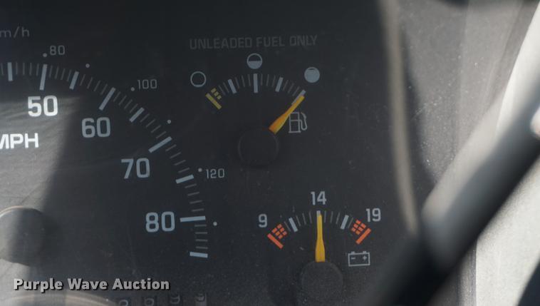 image for item DD6638 1993 Chevrolet 2500 flatbed pickup truck