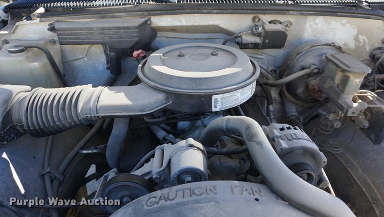 image for item DD6638 1993 Chevrolet 2500 flatbed pickup truck