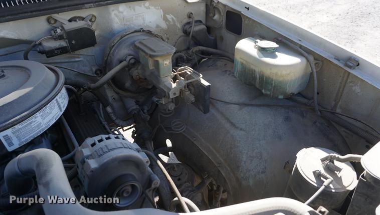 image for item DD6638 1993 Chevrolet 2500 flatbed pickup truck