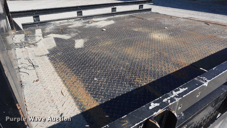 image for item DD6638 1993 Chevrolet 2500 flatbed pickup truck