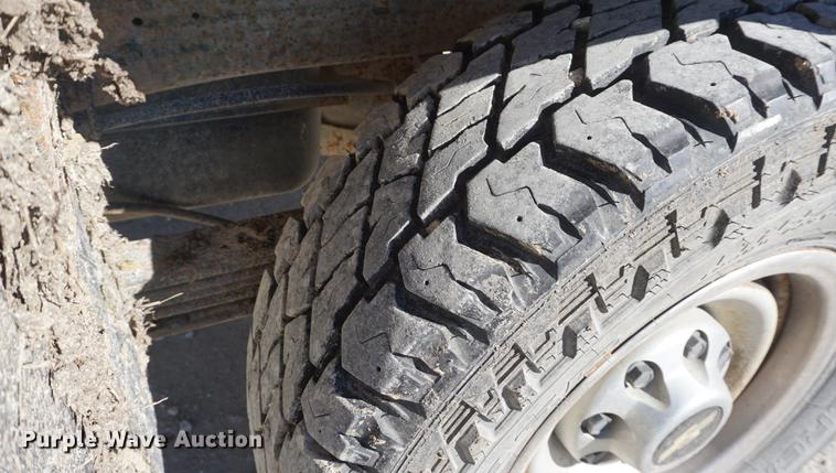 image for item DD6638 1993 Chevrolet 2500 flatbed pickup truck