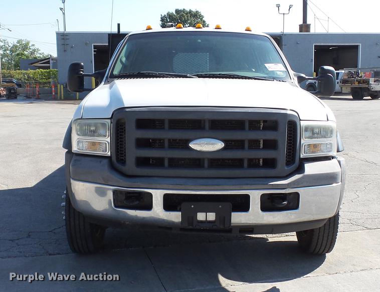 image for item DD7399 2005 Ford F550 Super Duty XL Crew Cab flatbed truck