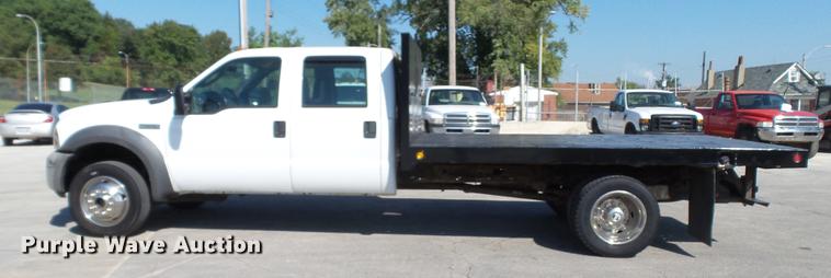 image for item DD7399 2005 Ford F550 Super Duty XL Crew Cab flatbed truck