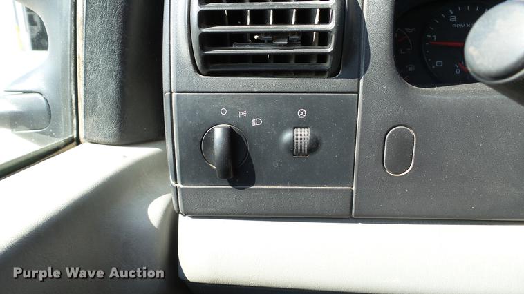 image for item DD7399 2005 Ford F550 Super Duty XL Crew Cab flatbed truck