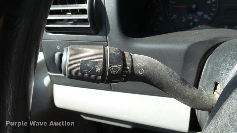 image for item DD7399 2005 Ford F550 Super Duty XL Crew Cab flatbed truck