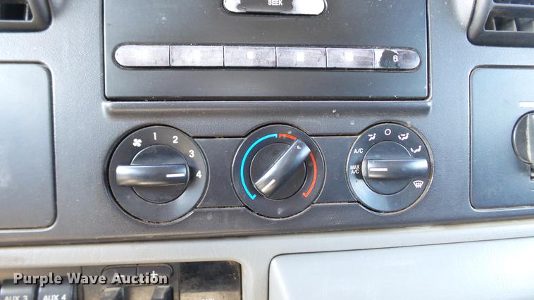 image for item DD7399 2005 Ford F550 Super Duty XL Crew Cab flatbed truck