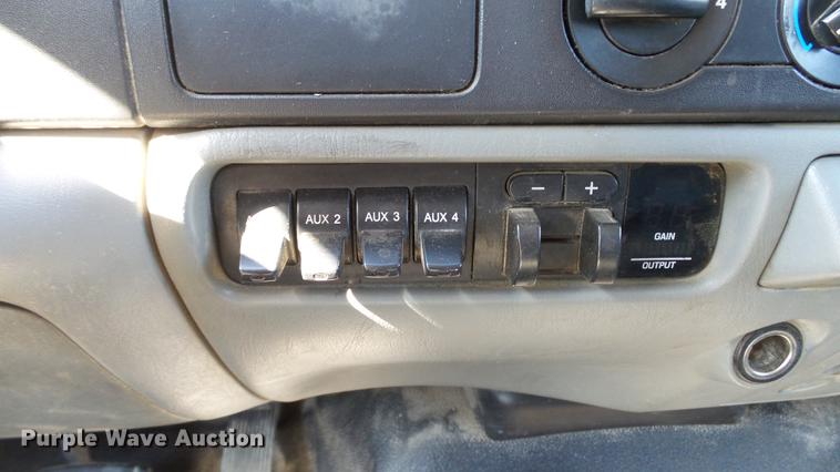 image for item DD7399 2005 Ford F550 Super Duty XL Crew Cab flatbed truck