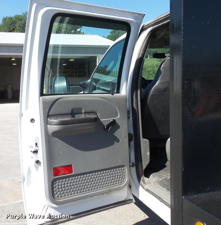 image for item DD7399 2005 Ford F550 Super Duty XL Crew Cab flatbed truck