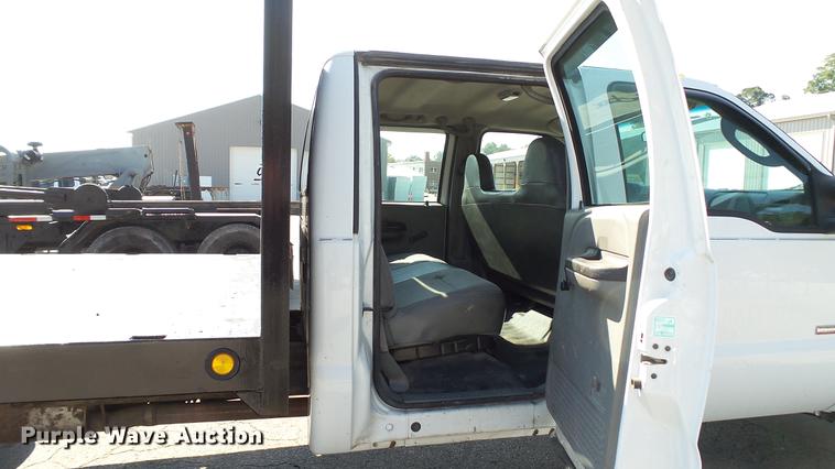 image for item DD7399 2005 Ford F550 Super Duty XL Crew Cab flatbed truck