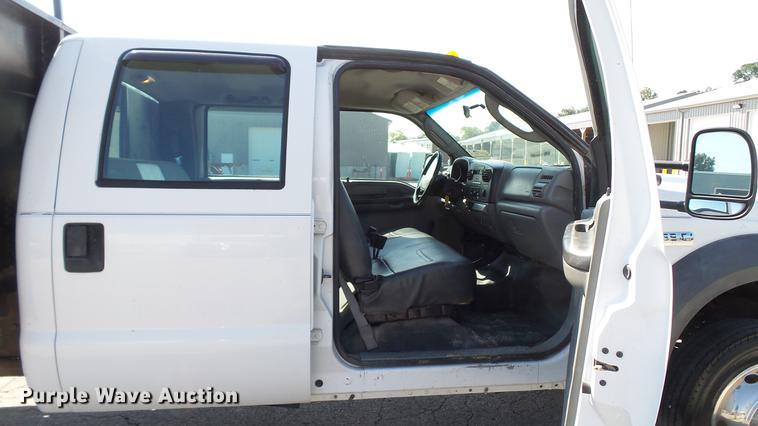 image for item DD7399 2005 Ford F550 Super Duty XL Crew Cab flatbed truck