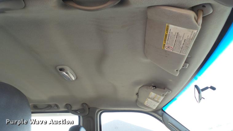 image for item DD7399 2005 Ford F550 Super Duty XL Crew Cab flatbed truck