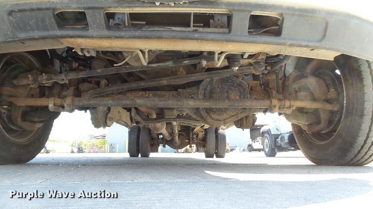 image for item DD7399 2005 Ford F550 Super Duty XL Crew Cab flatbed truck