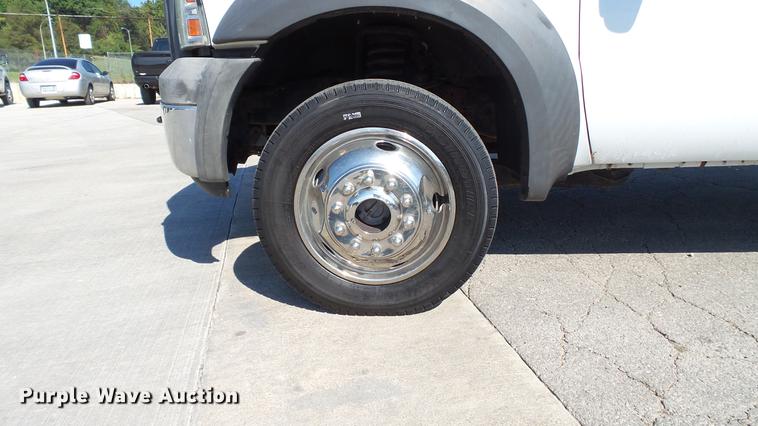 image for item DD7399 2005 Ford F550 Super Duty XL Crew Cab flatbed truck