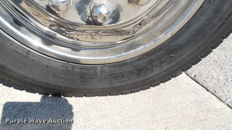 image for item DD7399 2005 Ford F550 Super Duty XL Crew Cab flatbed truck