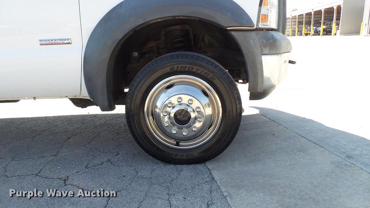 image for item DD7399 2005 Ford F550 Super Duty XL Crew Cab flatbed truck