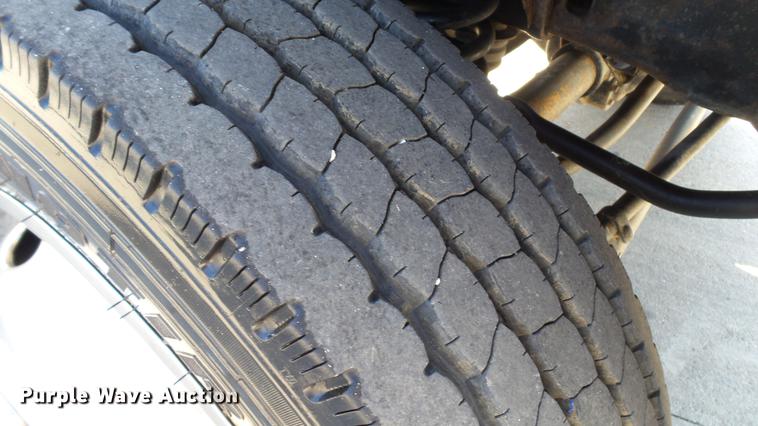 image for item DD7399 2005 Ford F550 Super Duty XL Crew Cab flatbed truck