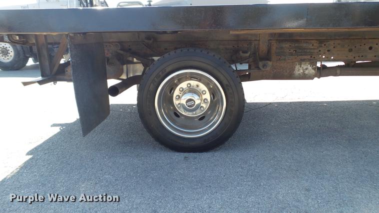 image for item DD7399 2005 Ford F550 Super Duty XL Crew Cab flatbed truck