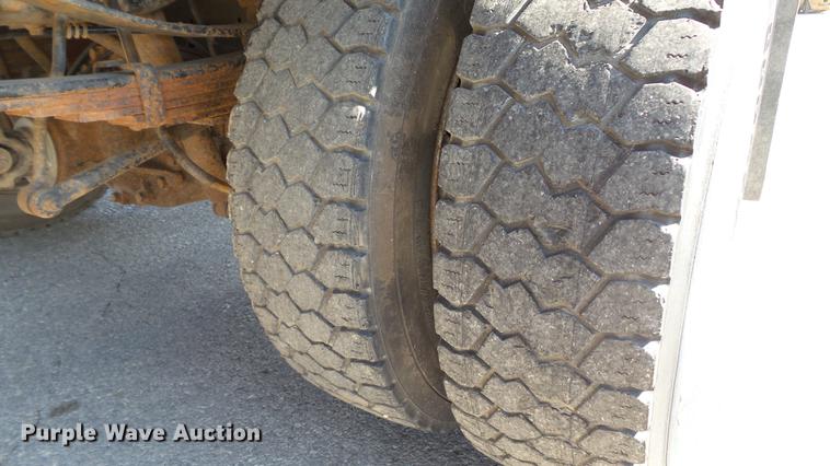 image for item DD7399 2005 Ford F550 Super Duty XL Crew Cab flatbed truck