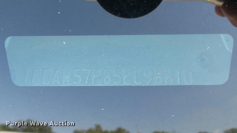 image for item DD7399 2005 Ford F550 Super Duty XL Crew Cab flatbed truck