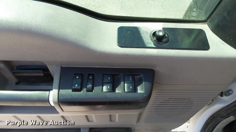 image for item DD7401 2008 Ford F450 Super Duty XL Crew Cab flatbed truck