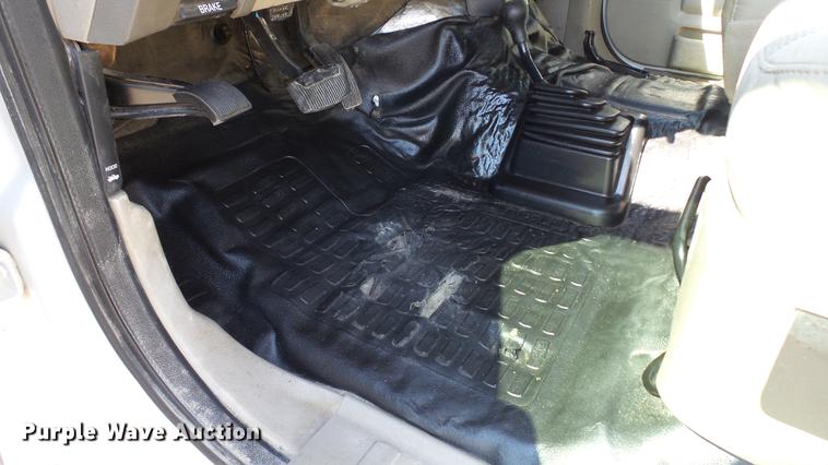 image for item DD7401 2008 Ford F450 Super Duty XL Crew Cab flatbed truck