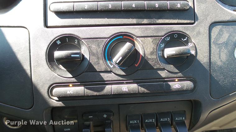 image for item DD7401 2008 Ford F450 Super Duty XL Crew Cab flatbed truck