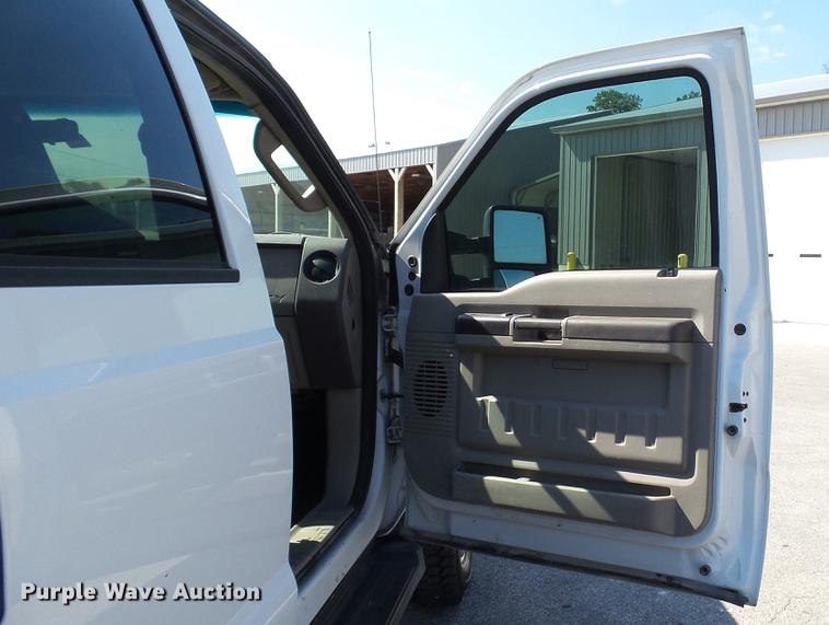 image for item DD7401 2008 Ford F450 Super Duty XL Crew Cab flatbed truck