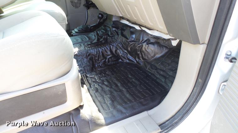 image for item DD7401 2008 Ford F450 Super Duty XL Crew Cab flatbed truck