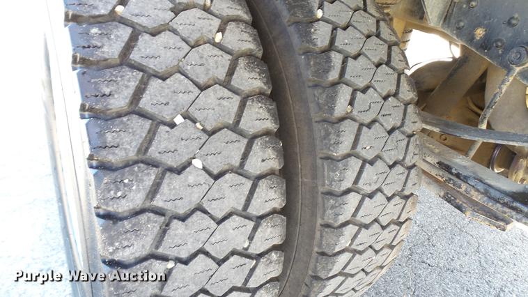 image for item DD7401 2008 Ford F450 Super Duty XL Crew Cab flatbed truck