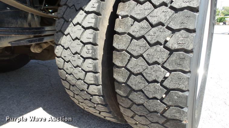 image for item DD7401 2008 Ford F450 Super Duty XL Crew Cab flatbed truck