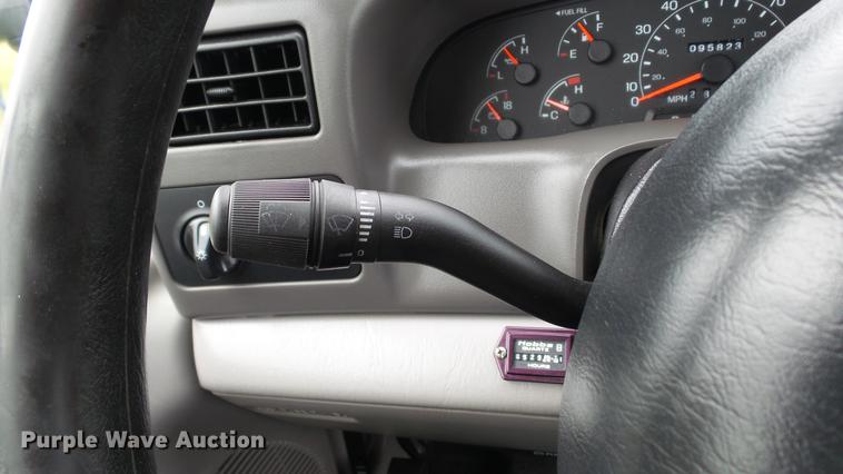 image for item DE4858 2000 Ford F450 Super Duty XL utility truck