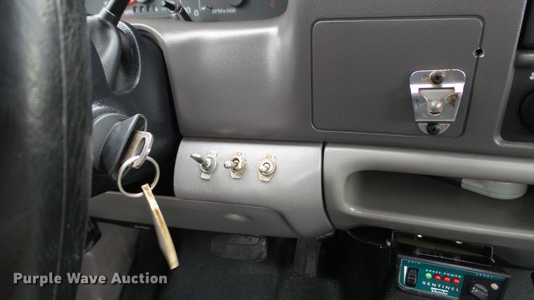 image for item DE4858 2000 Ford F450 Super Duty XL utility truck